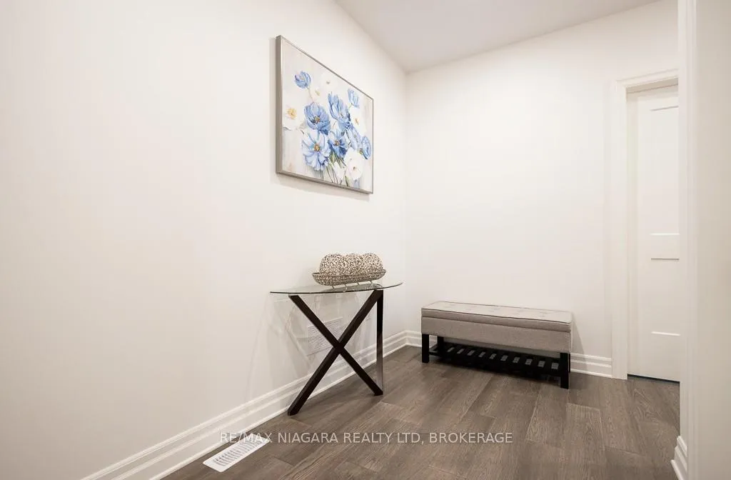 Photo 4 of Unit Upper, 7416 Parkside Road, Niagara Falls, Brown — HOMEH
