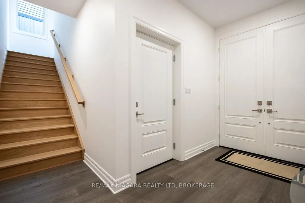 Photo 5 of Unit Upper, 7416 Parkside Road, Niagara Falls, Brown — HOMEH