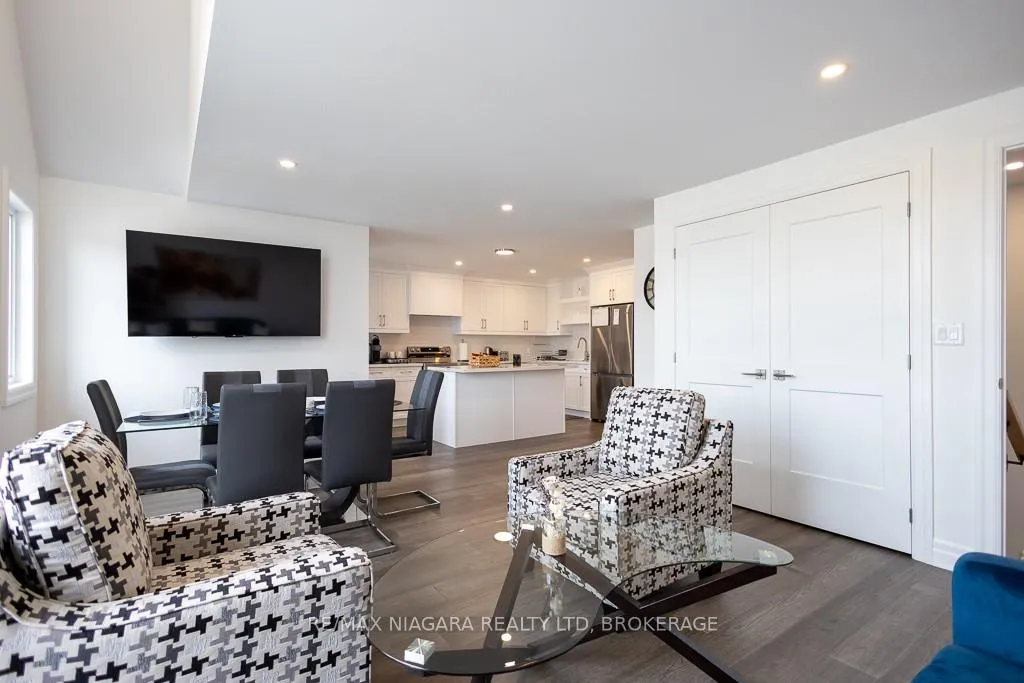 Photo 6 of Unit Upper, 7416 Parkside Road, Niagara Falls, Brown — HOMEH