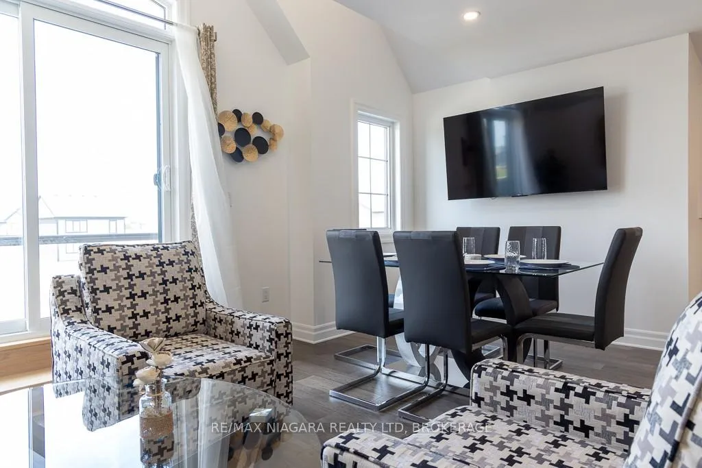 Photo 7 of Unit Upper, 7416 Parkside Road, Niagara Falls, Brown — HOMEH