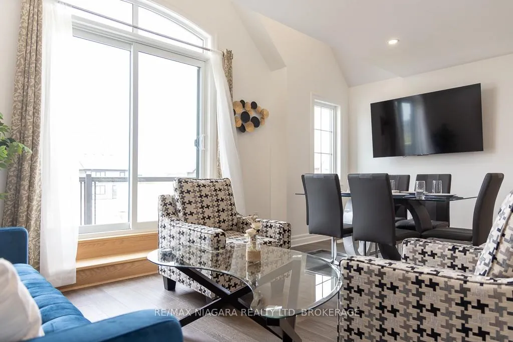 Photo 8 of Unit Upper, 7416 Parkside Road, Niagara Falls, Brown — HOMEH