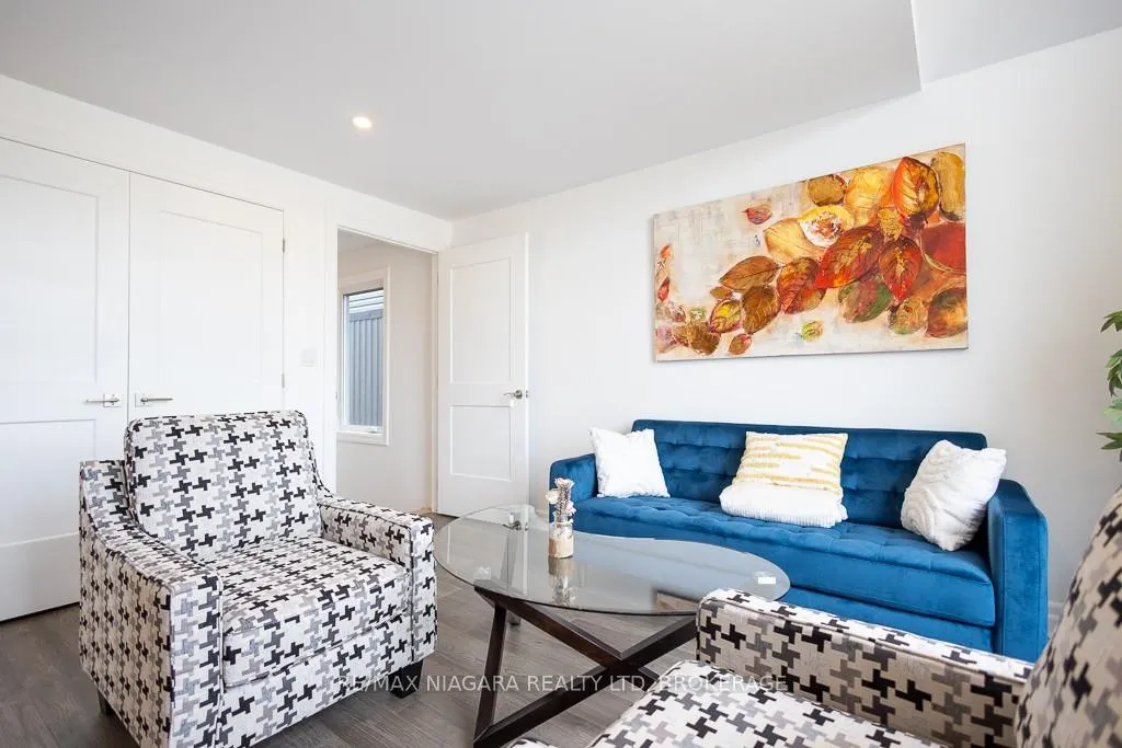 Photo 9 of Unit Upper, 7416 Parkside Road, Niagara Falls, Brown — HOMEH