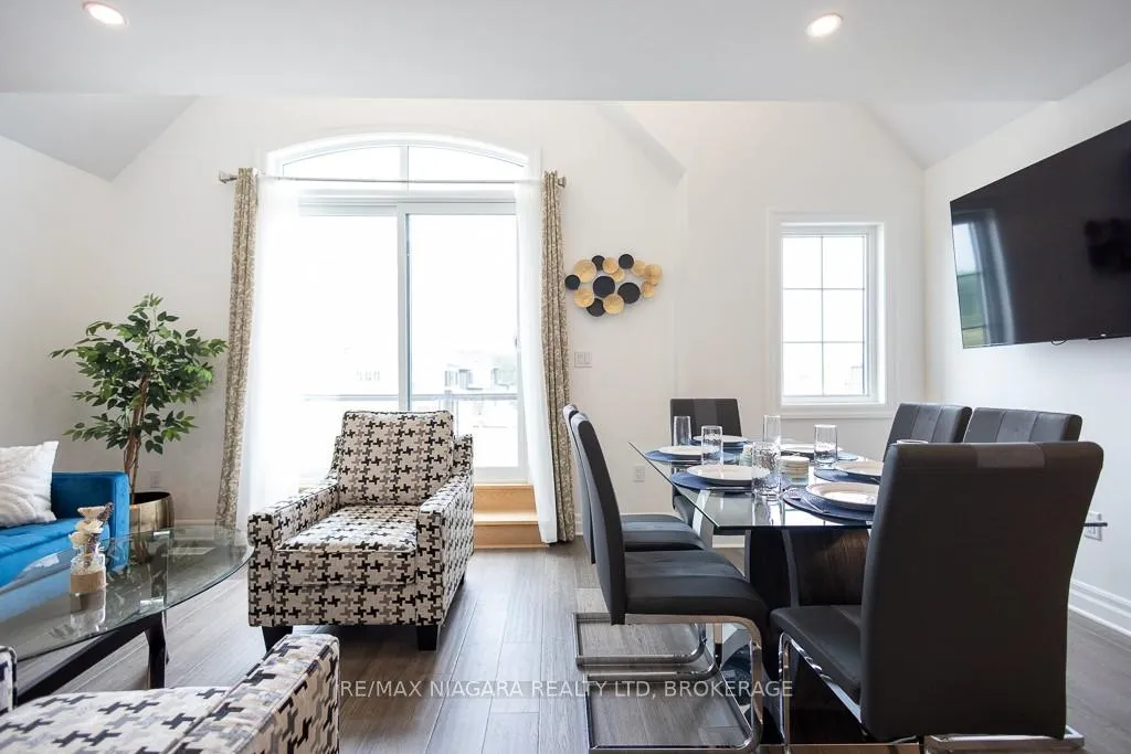 Photo 10 of Unit Upper, 7416 Parkside Road, Niagara Falls, Brown — HOMEH