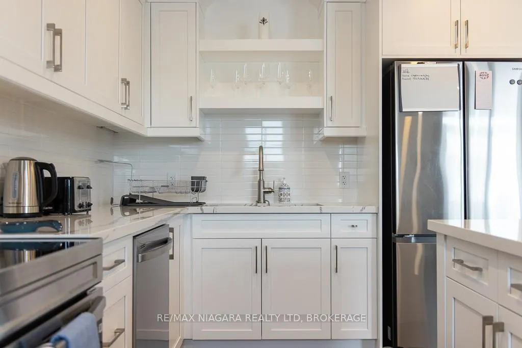 Photo 14 of Unit Upper, 7416 Parkside Road, Niagara Falls, Brown — HOMEH