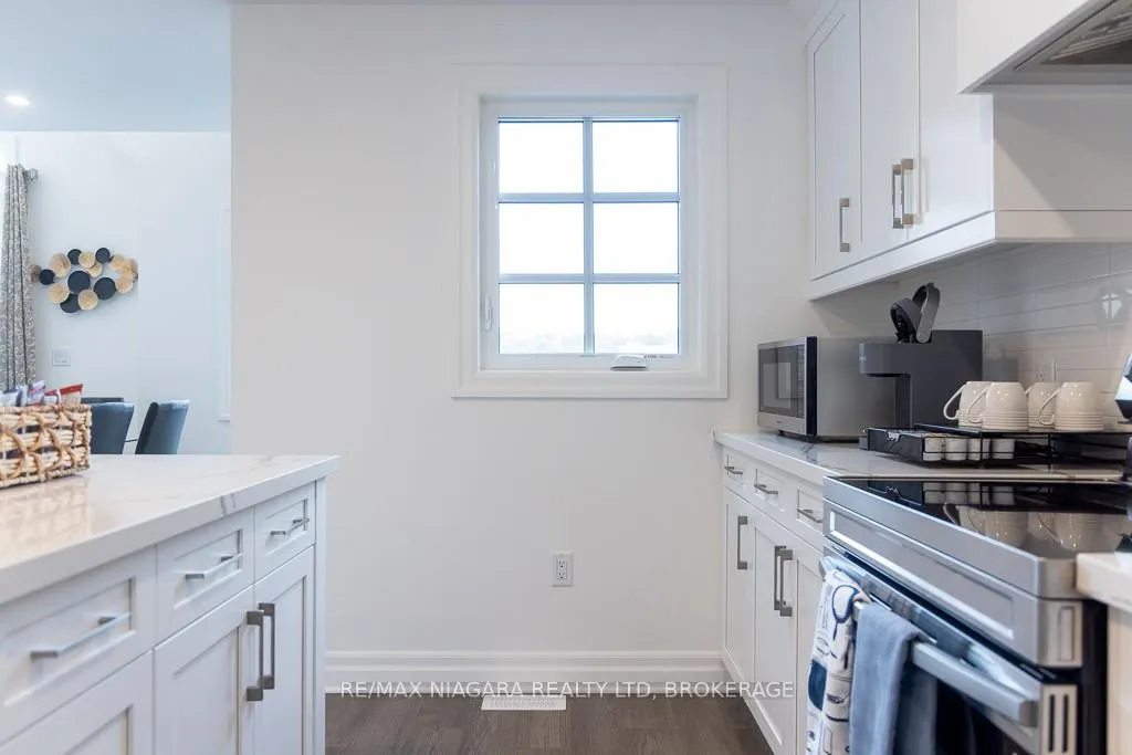 Photo 15 of Unit Upper, 7416 Parkside Road, Niagara Falls, Brown — HOMEH