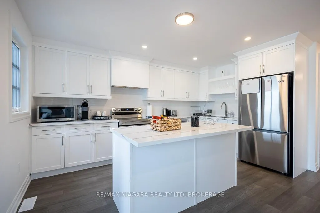 Photo 16 of Unit Upper, 7416 Parkside Road, Niagara Falls, Brown — HOMEH
