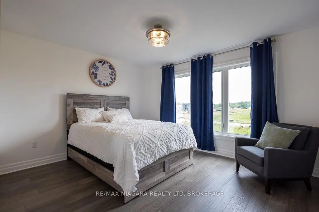 Photo 22 of Unit Upper, 7416 Parkside Road, Niagara Falls, Brown — HOMEH