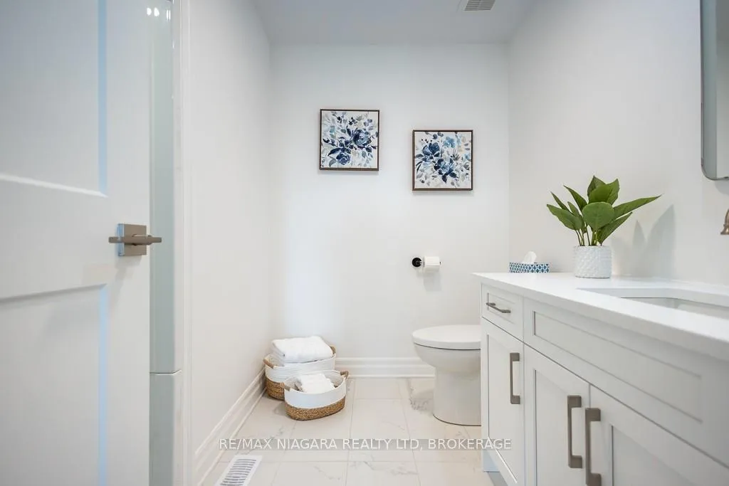 Photo 25 of Unit Upper, 7416 Parkside Road, Niagara Falls, Brown — HOMEH