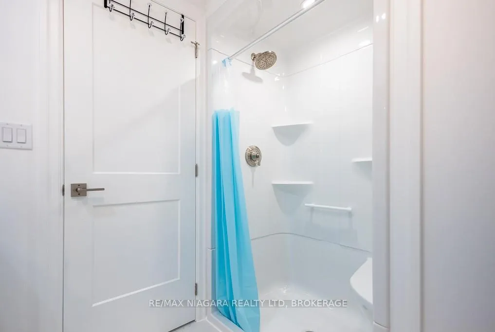 Photo 26 of Unit Upper, 7416 Parkside Road, Niagara Falls, Brown — HOMEH