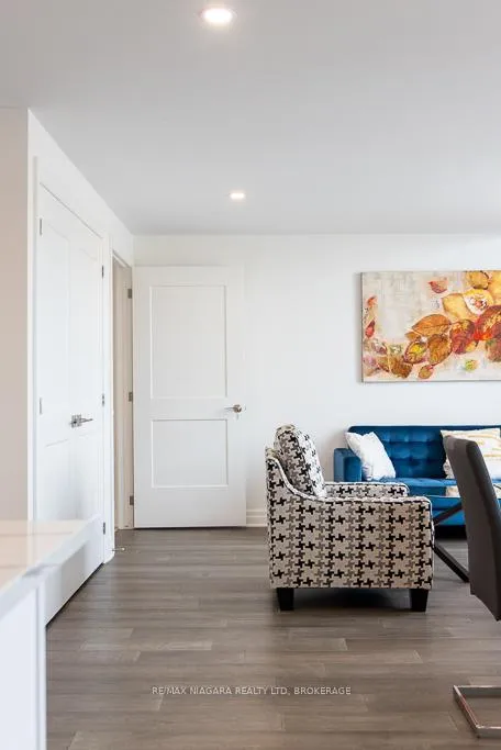 Photo 33 of Unit Upper, 7416 Parkside Road, Niagara Falls, Brown — HOMEH