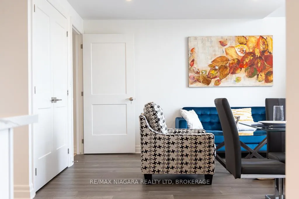 Photo 34 of Unit Upper, 7416 Parkside Road, Niagara Falls, Brown — HOMEH