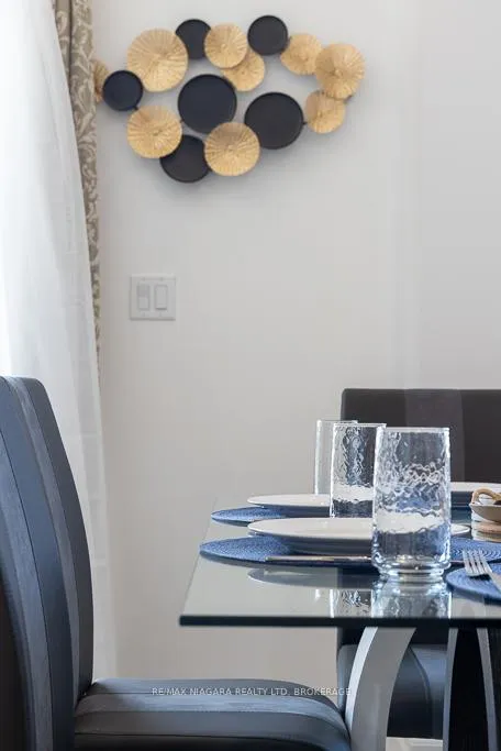Photo 36 of Unit Upper, 7416 Parkside Road, Niagara Falls, Brown — HOMEH