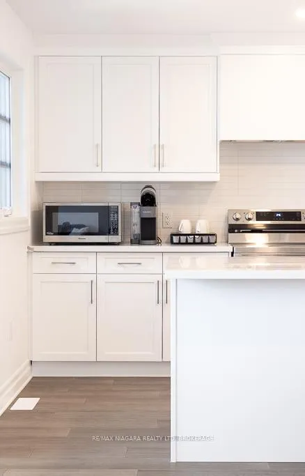 Photo 39 of Unit Upper, 7416 Parkside Road, Niagara Falls, Brown — HOMEH