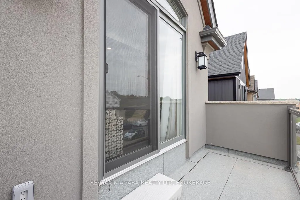 Photo 43 of Unit Upper, 7416 Parkside Road, Niagara Falls, Brown — HOMEH