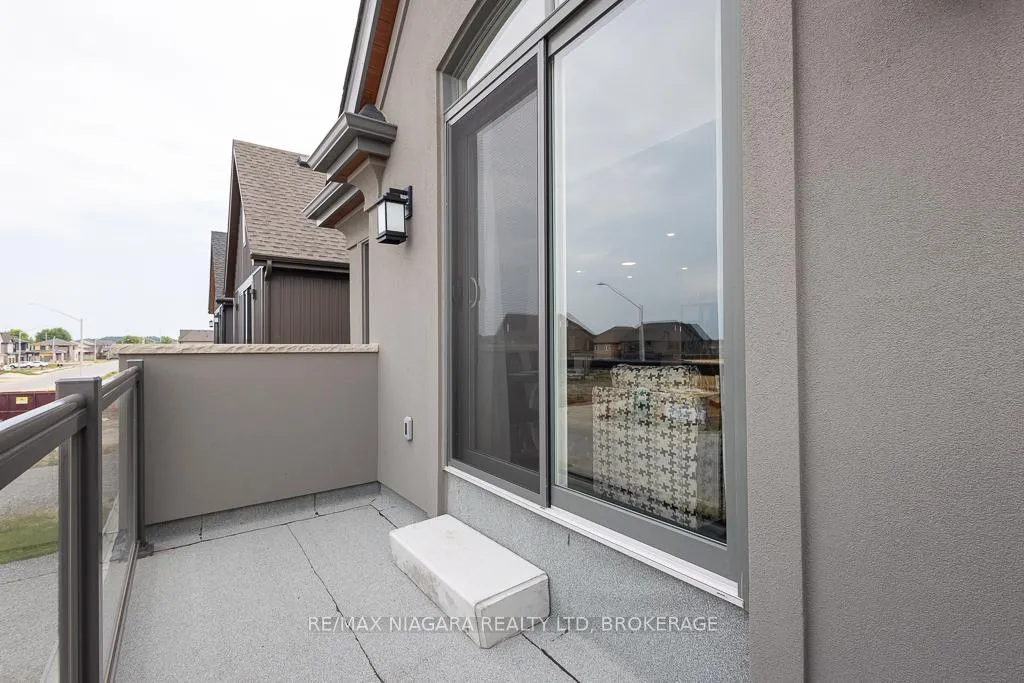 Photo 44 of Unit Upper, 7416 Parkside Road, Niagara Falls, Brown — HOMEH