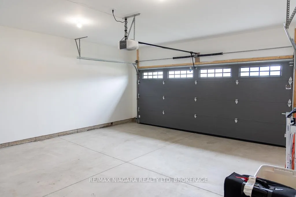 Photo 45 of Unit Upper, 7416 Parkside Road, Niagara Falls, Brown — HOMEH