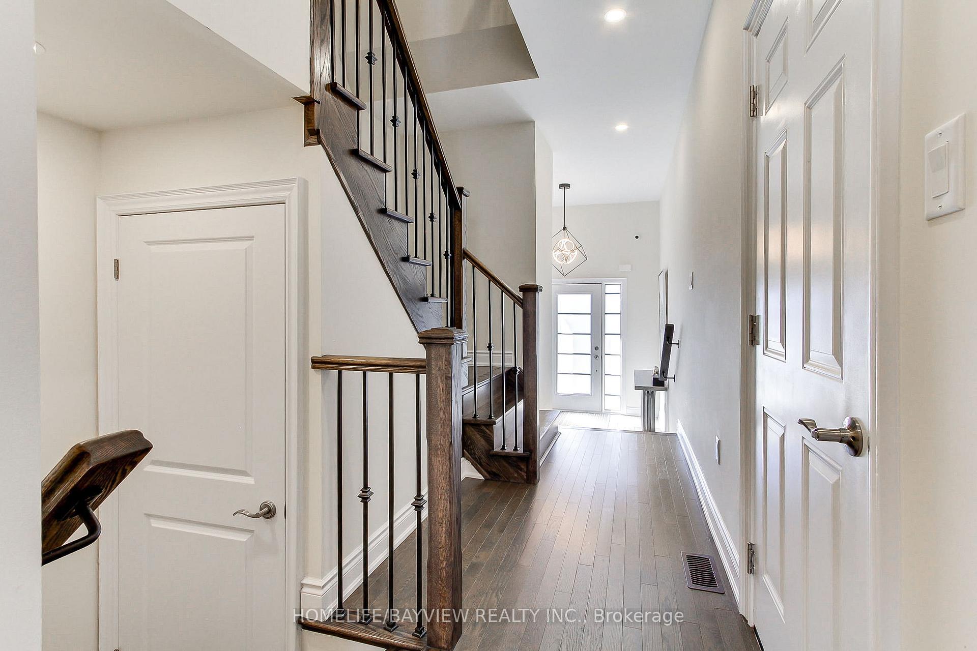 Photo 4 of 70 Lorne Thomas Place, New Tecumseth, Alliston — HOMEH