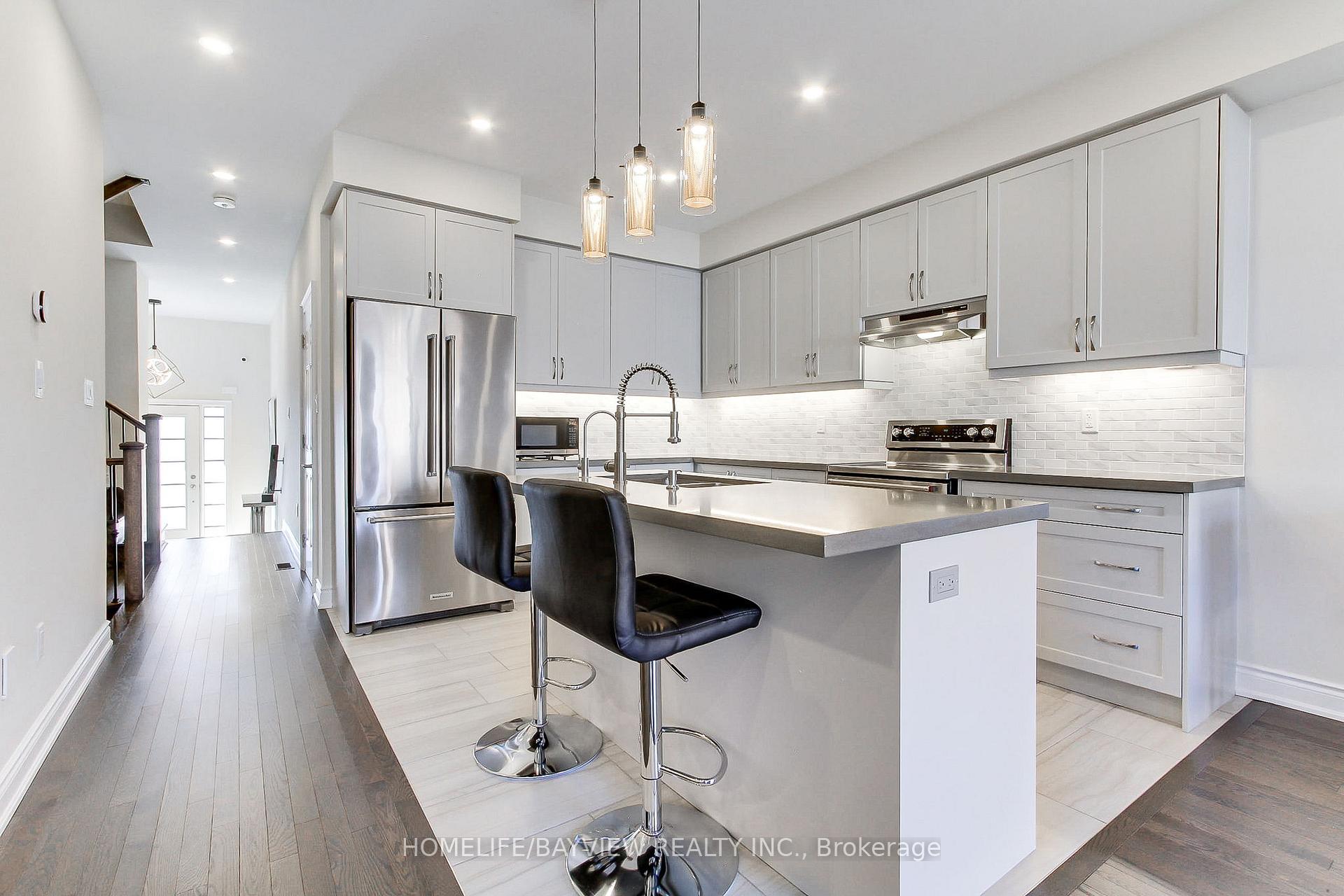 Photo 5 of 70 Lorne Thomas Place, New Tecumseth, Alliston — HOMEH