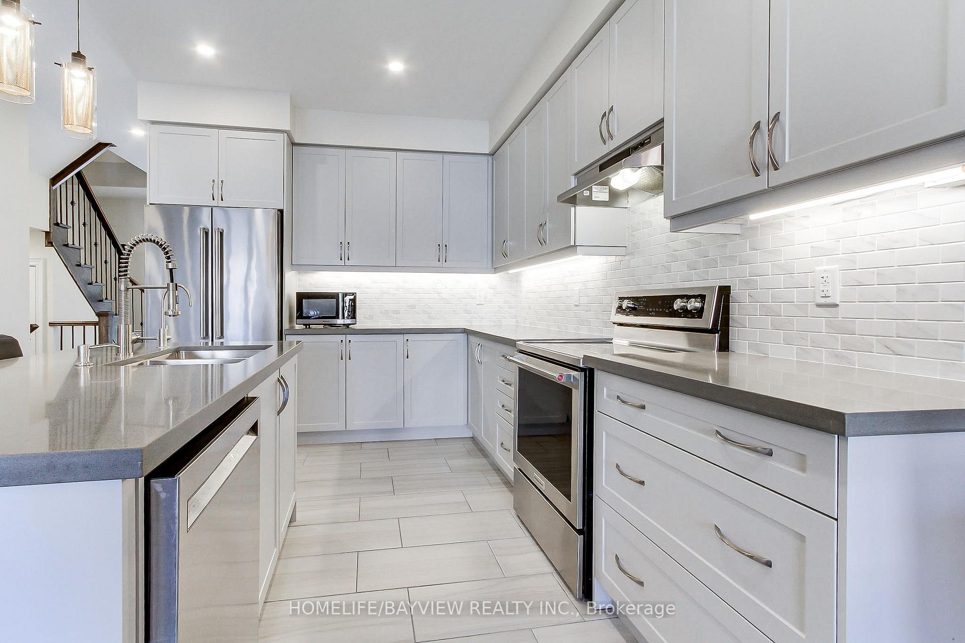 Photo 6 of 70 Lorne Thomas Place, New Tecumseth, Alliston — HOMEH