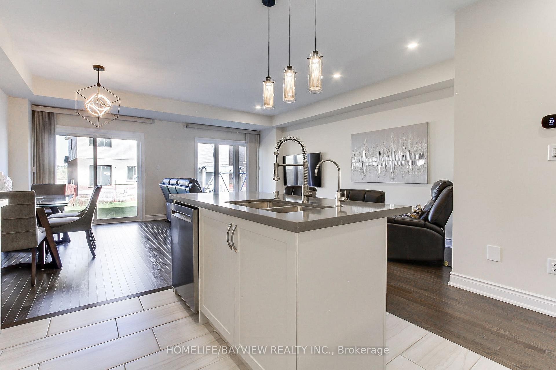 Photo 10 of 70 Lorne Thomas Place, New Tecumseth, Alliston — HOMEH