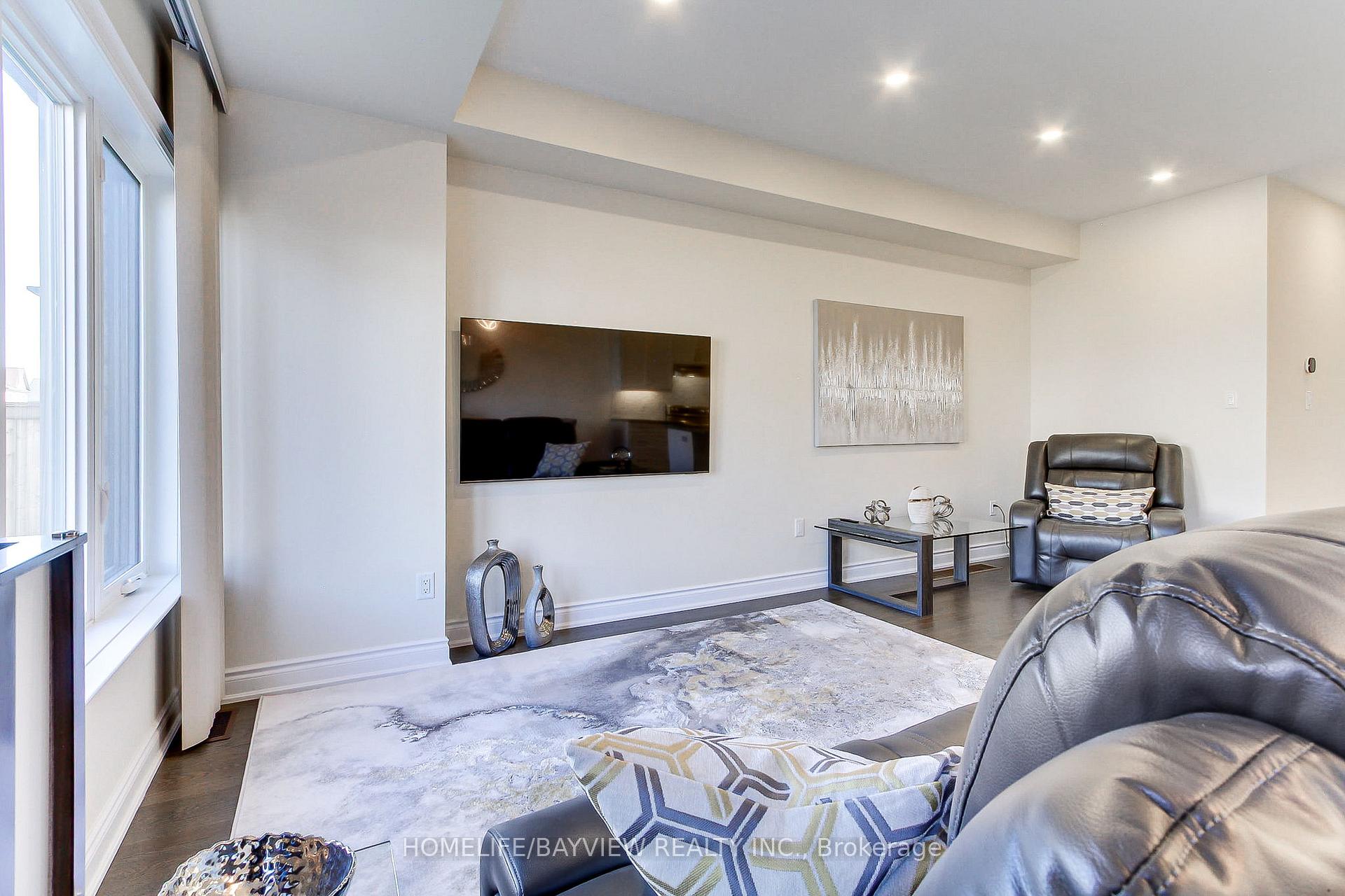 Photo 14 of 70 Lorne Thomas Place, New Tecumseth, Alliston — HOMEH
