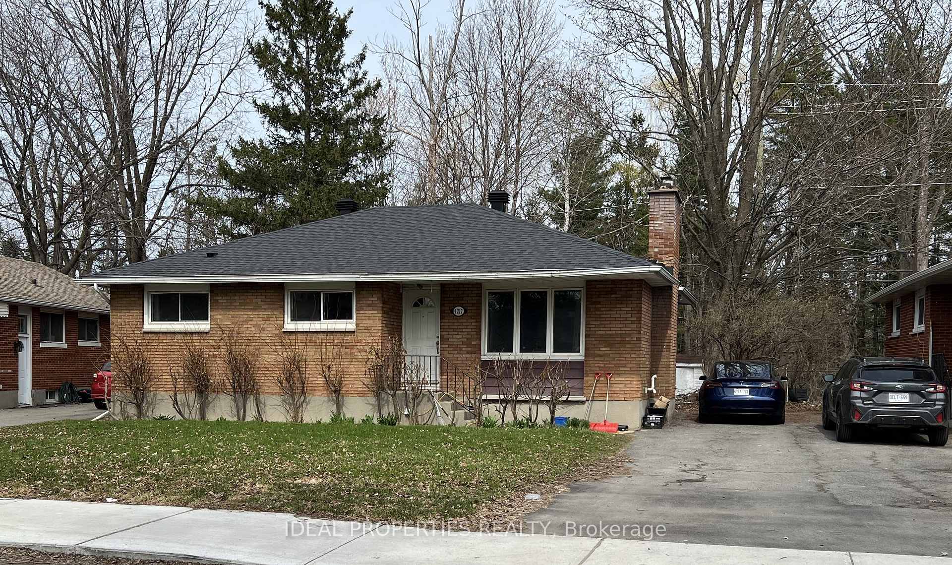 Front of 1217 Parkway Drive