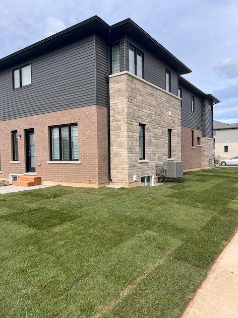 Photo 2 of 118 Acacia Road, Pelham, Fonthill — HOMEH