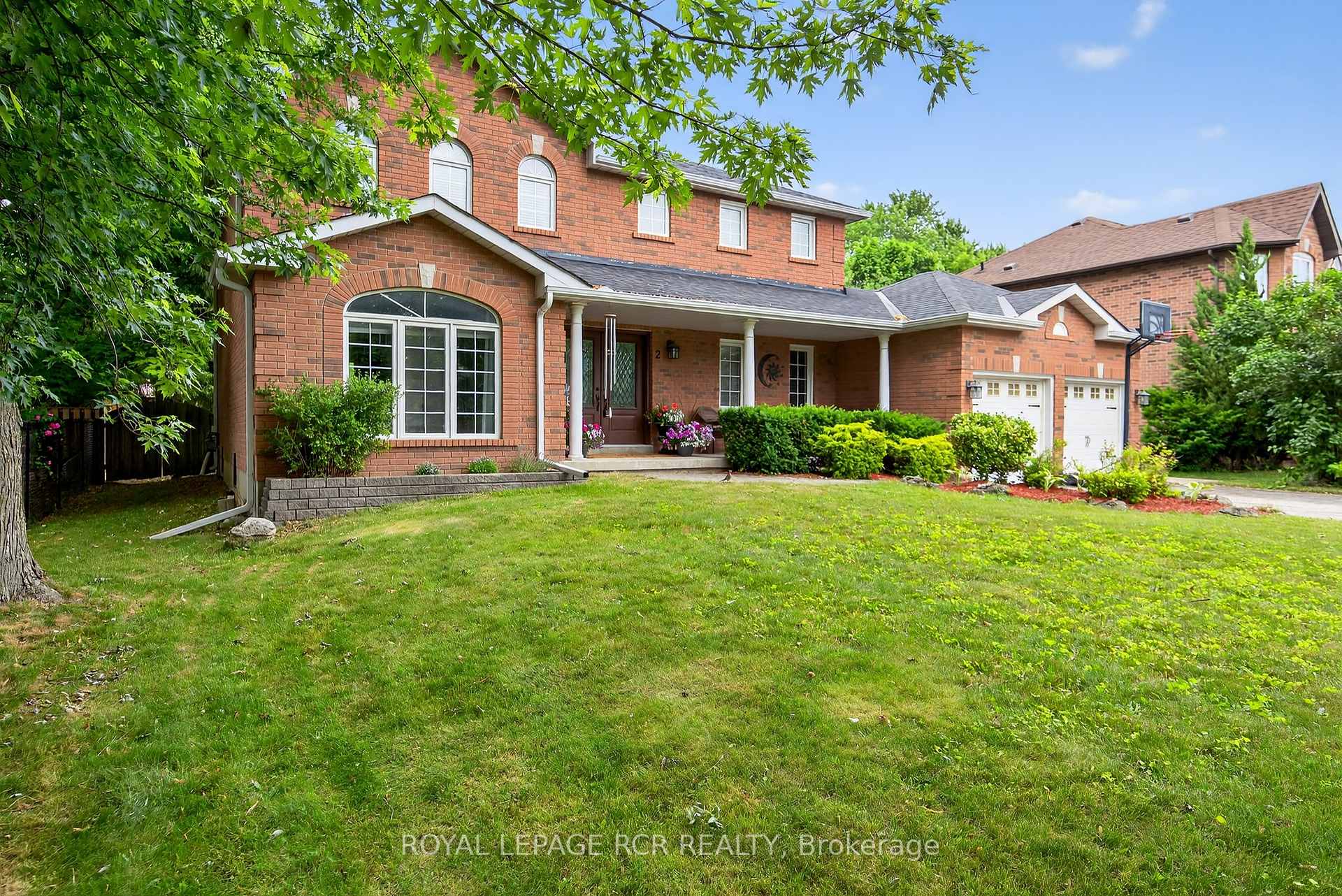 Photo 3 of 2 Dungey Crescent, New Tecumseth, Alliston — HOMEH
