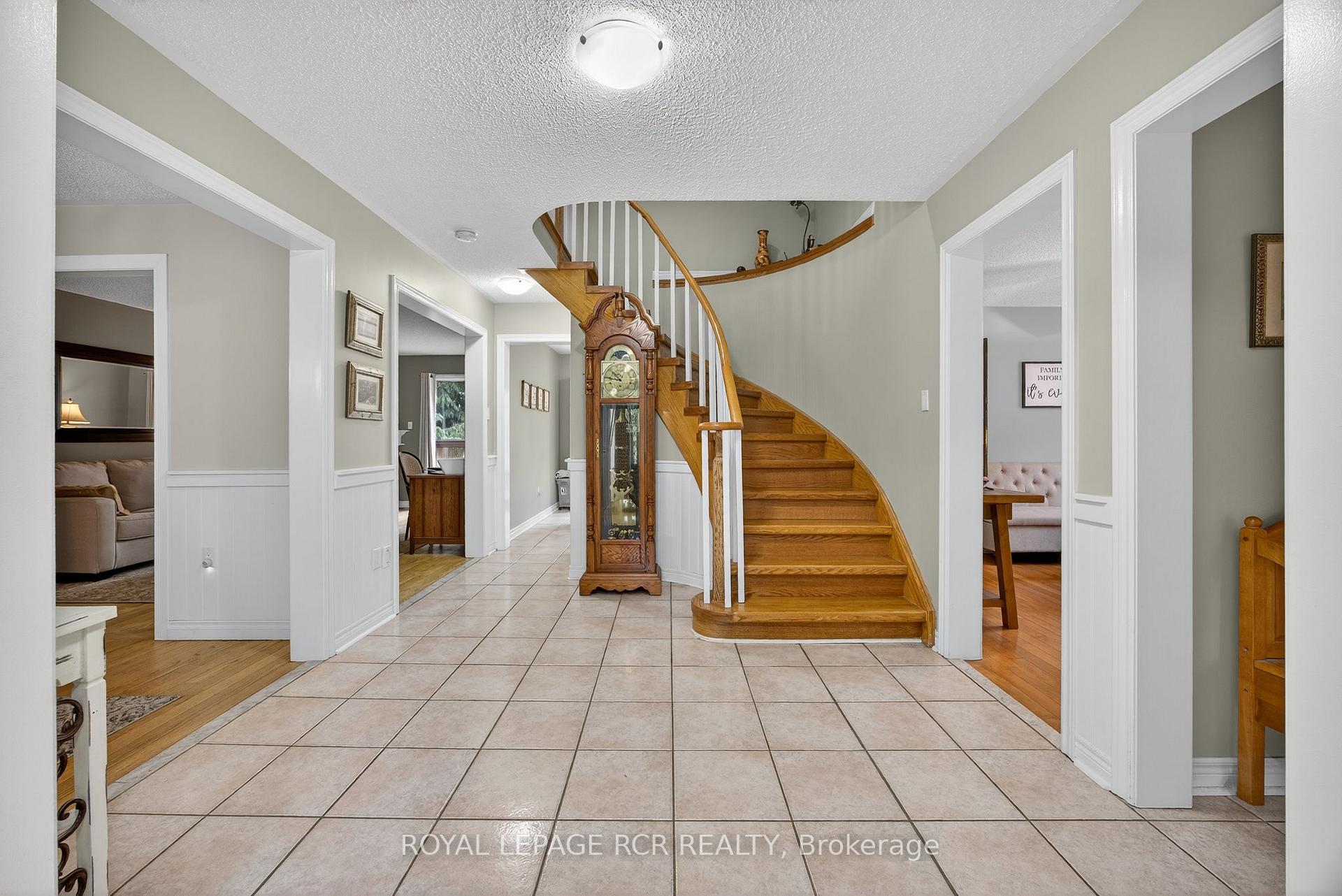 Photo 7 of 2 Dungey Crescent, New Tecumseth, Alliston — HOMEH