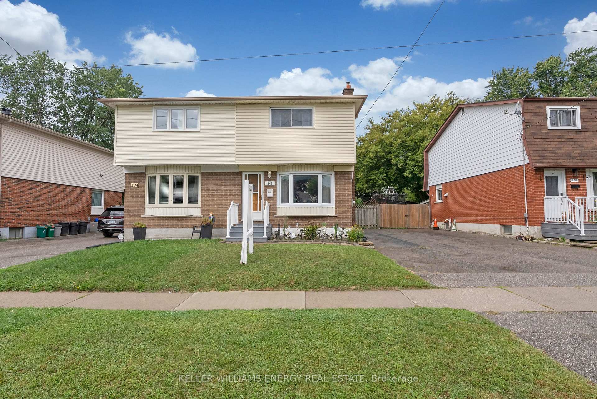 Front of 242 Waverly Street S
