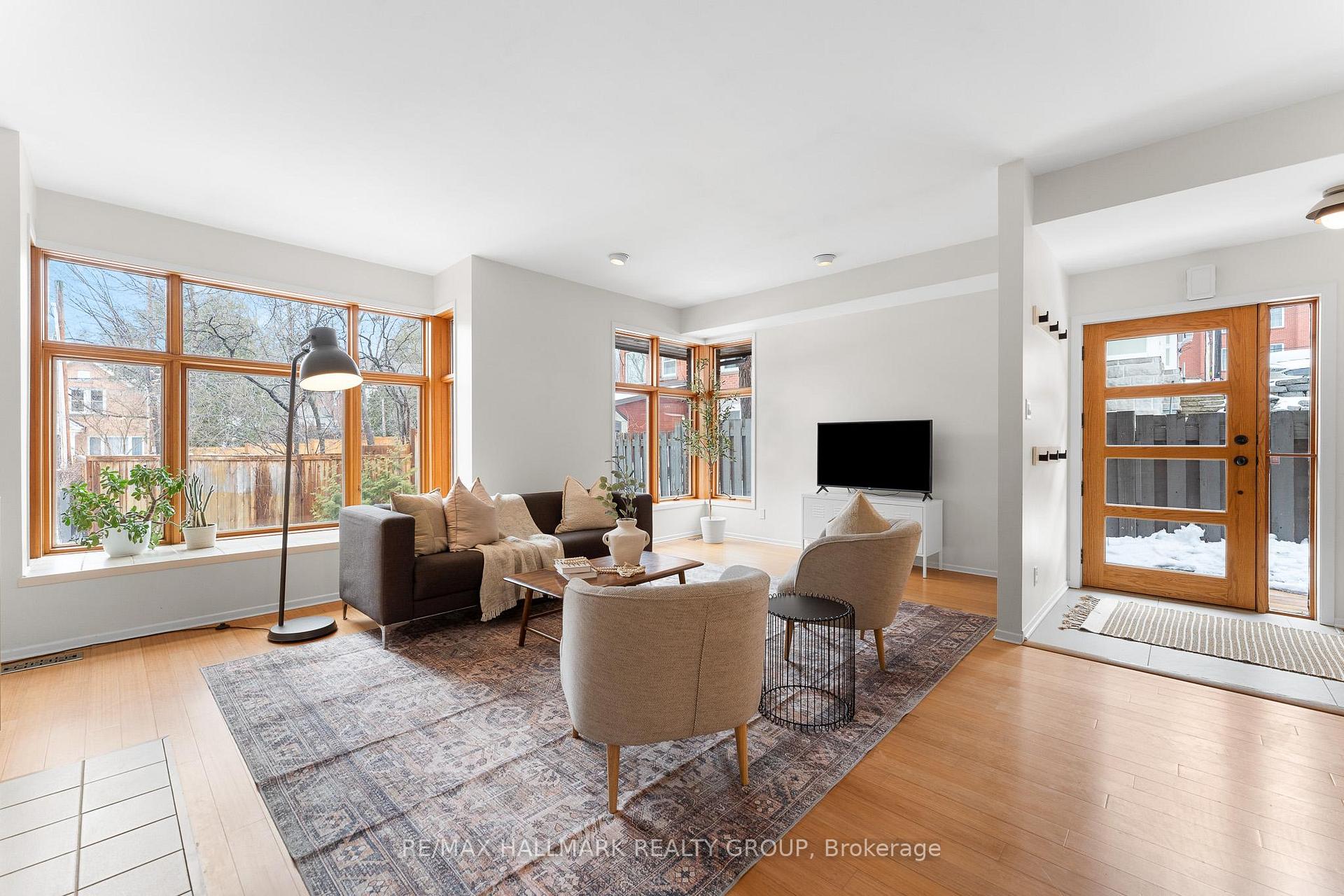 Photo 3 of 130 Noel Street, Ottawa, Lindenlea — HOMEH