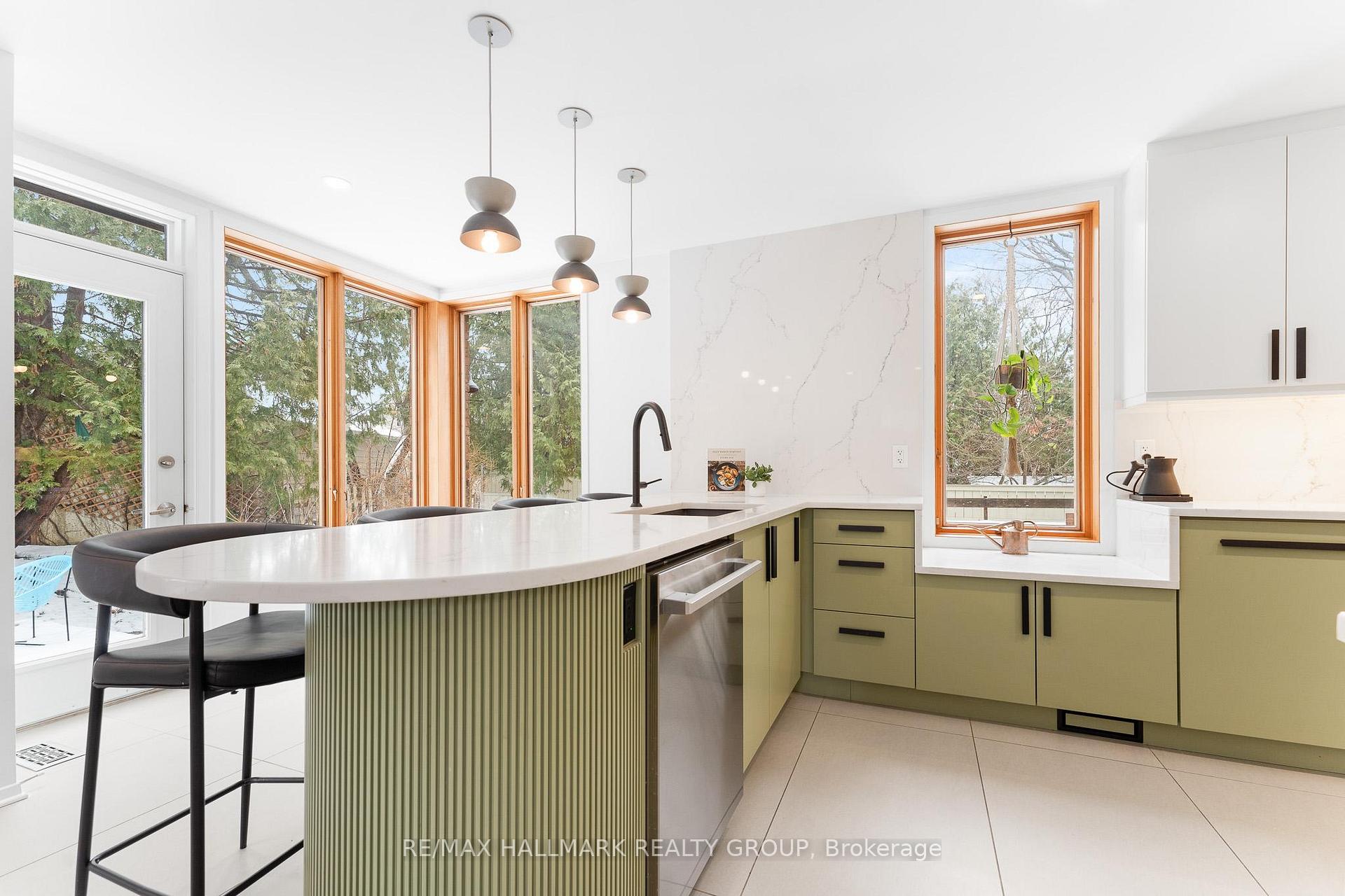 Photo 7 of 130 Noel Street, Ottawa, Lindenlea — HOMEH