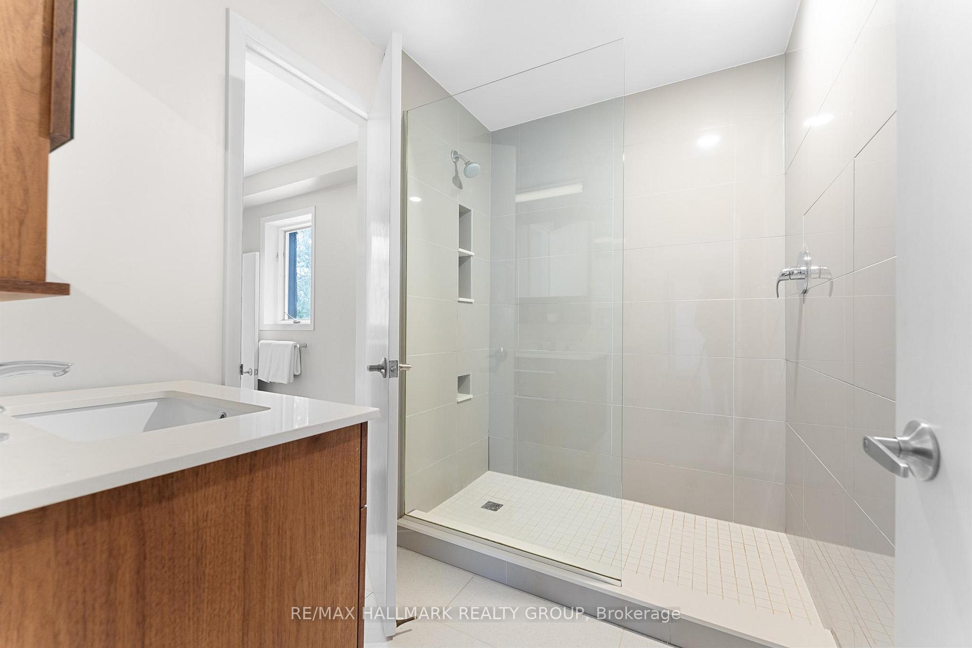 Photo 21 of 130 Noel Street, Ottawa, Lindenlea — HOMEH