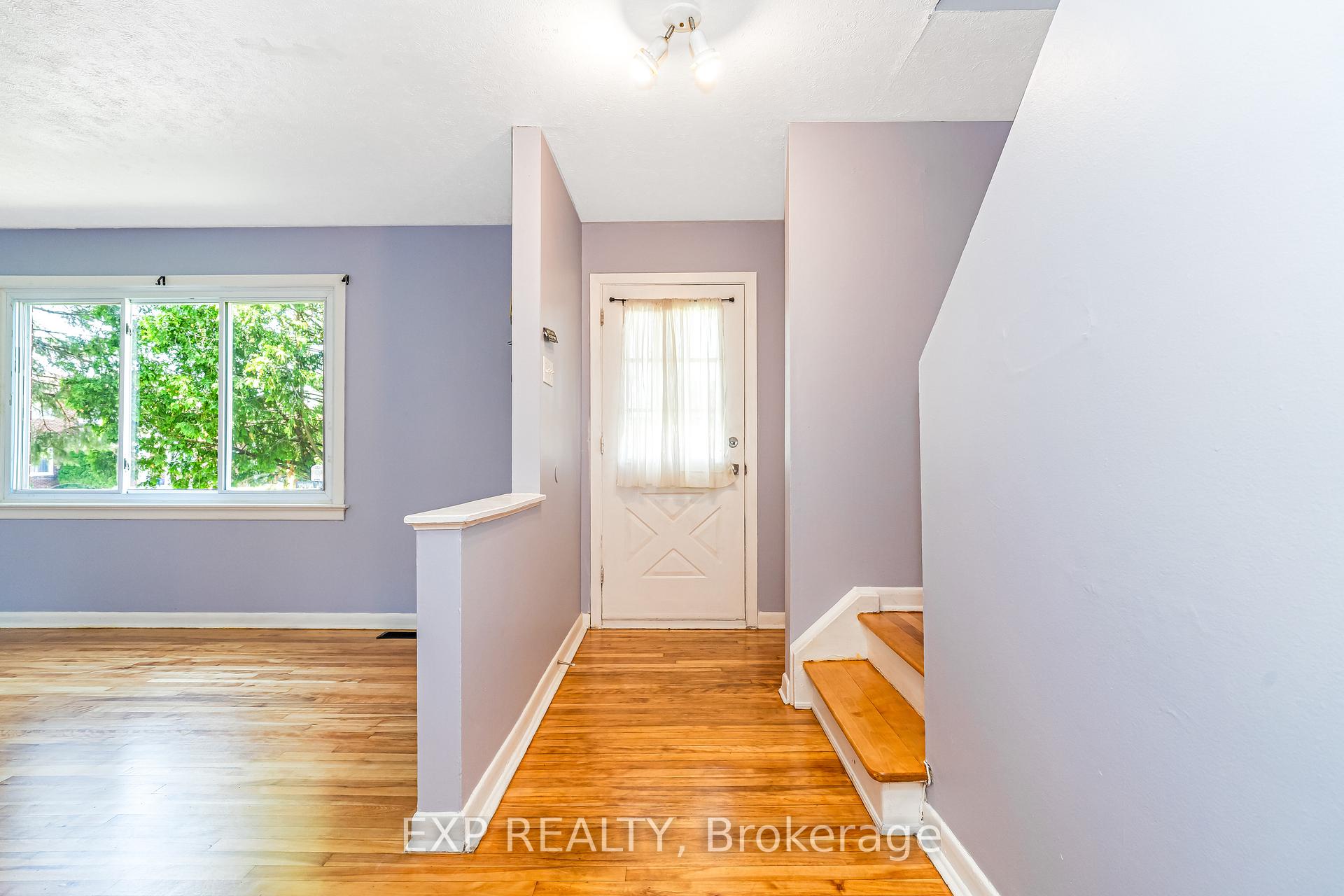 Photo 2 of 829 Borthwick Avenue, Ottawa, Castle Heights/Rideau High — HOMEH