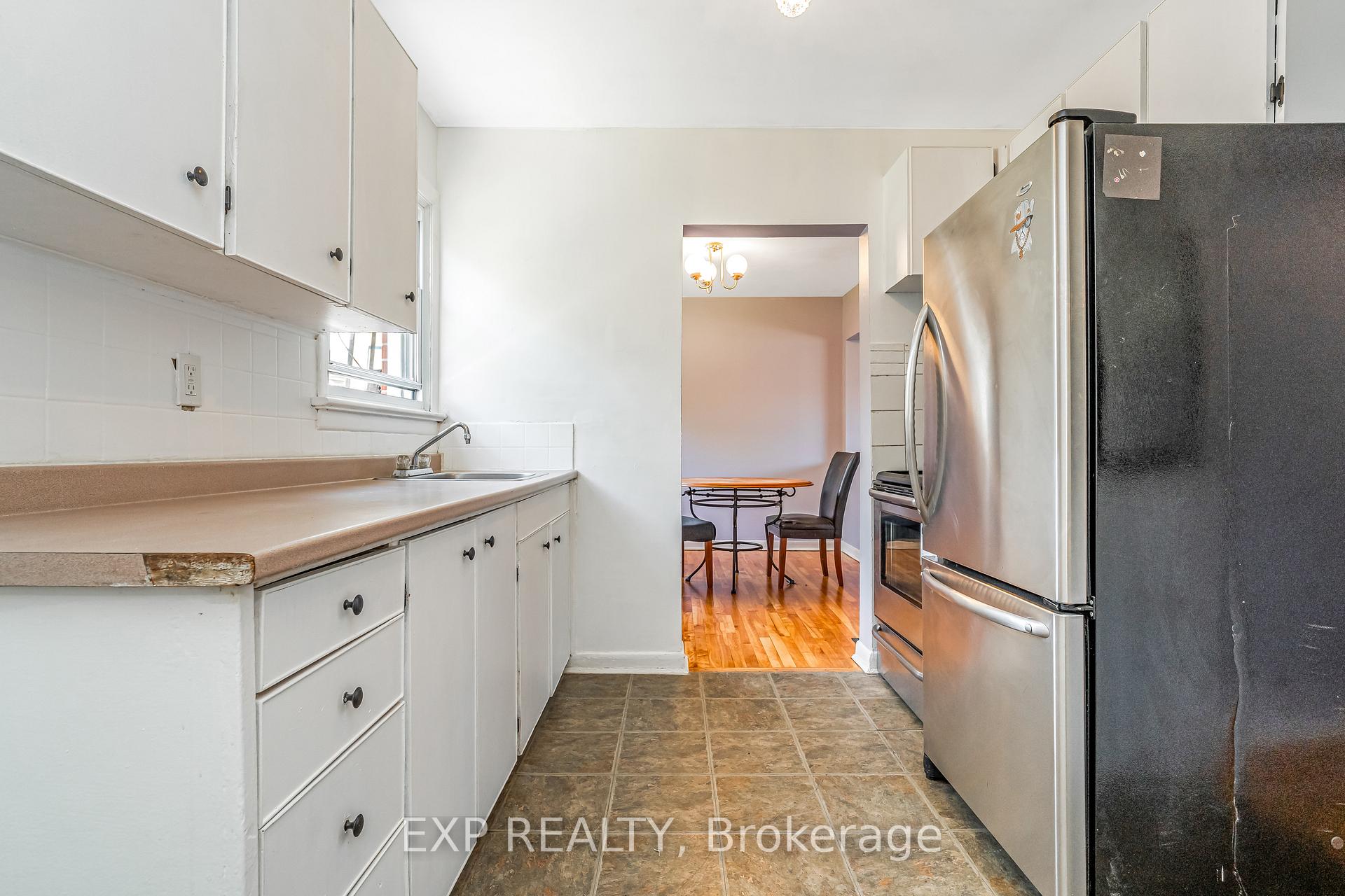Photo 7 of 829 Borthwick Avenue, Ottawa, Castle Heights/Rideau High — HOMEH