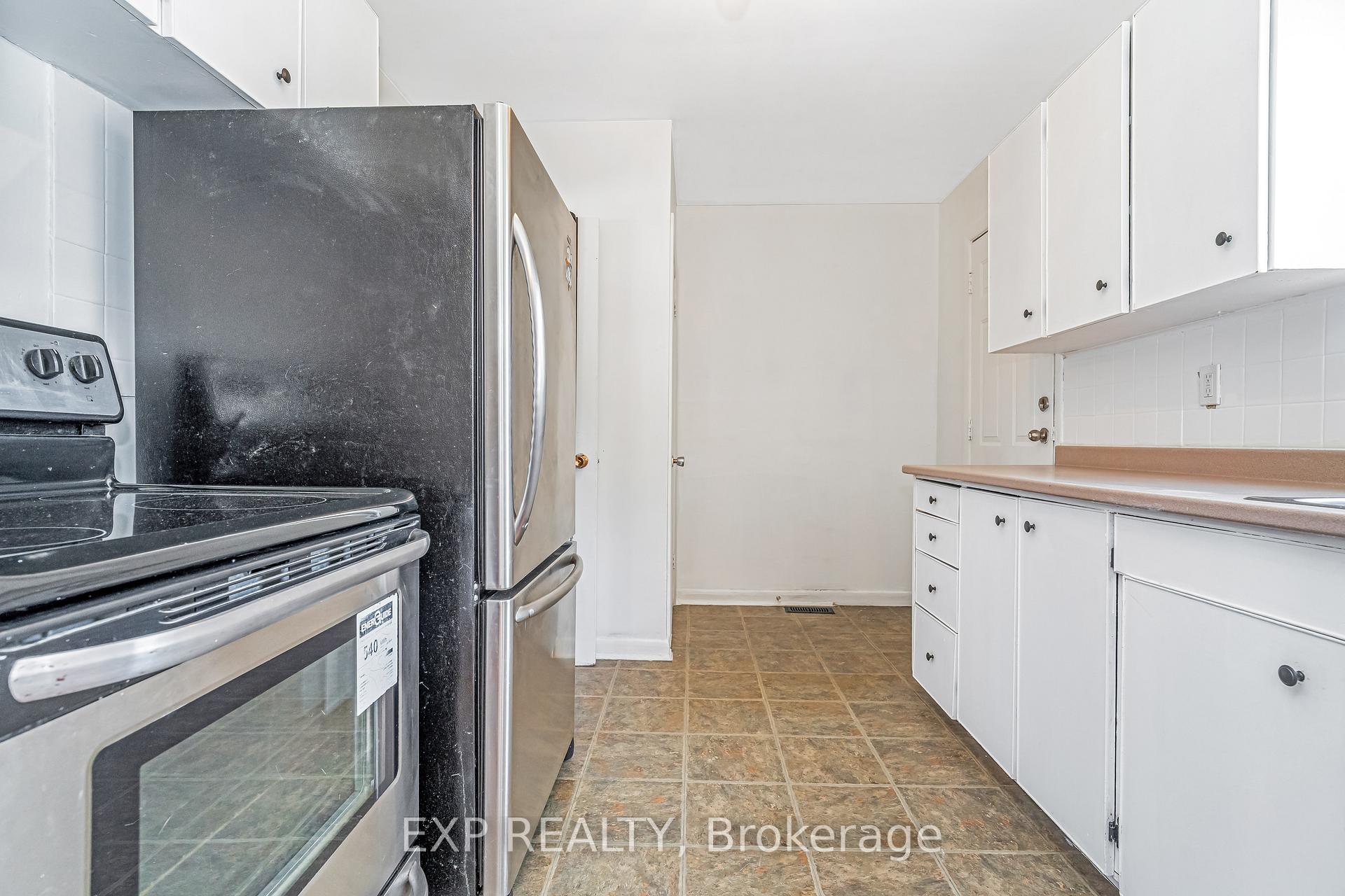 Photo 8 of 829 Borthwick Avenue, Ottawa, Castle Heights/Rideau High — HOMEH