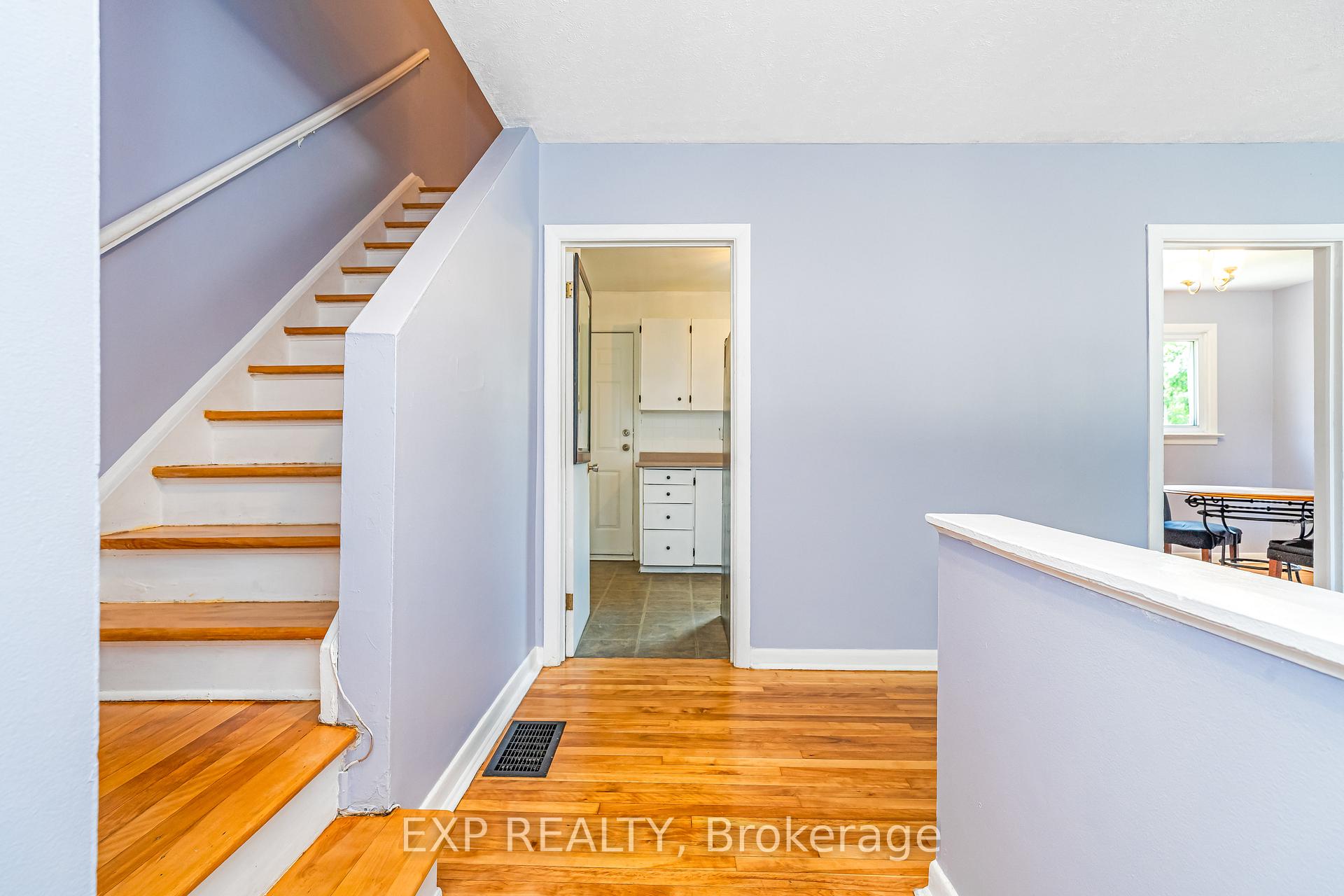 Photo 10 of 829 Borthwick Avenue, Ottawa, Castle Heights/Rideau High — HOMEH