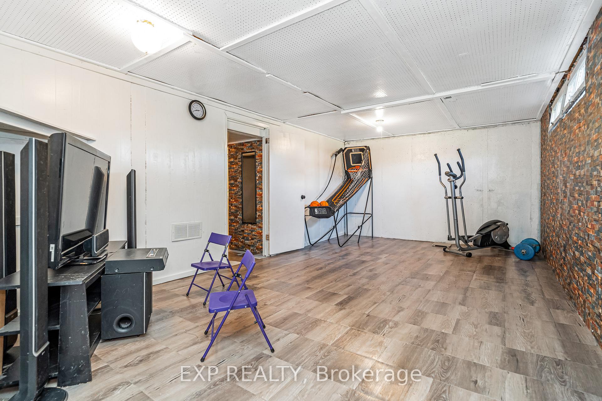 Photo 18 of 829 Borthwick Avenue, Ottawa, Castle Heights/Rideau High — HOMEH