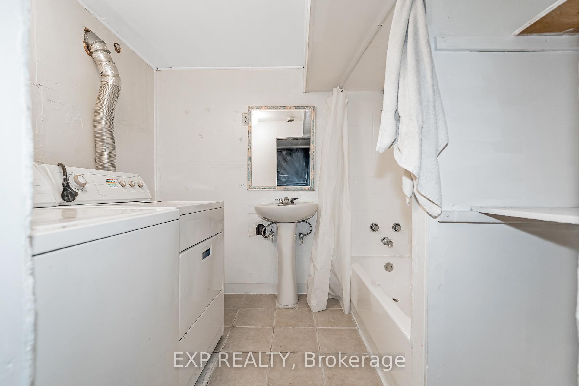 Photo 20 of 829 Borthwick Avenue, Ottawa, Castle Heights/Rideau High — HOMEH