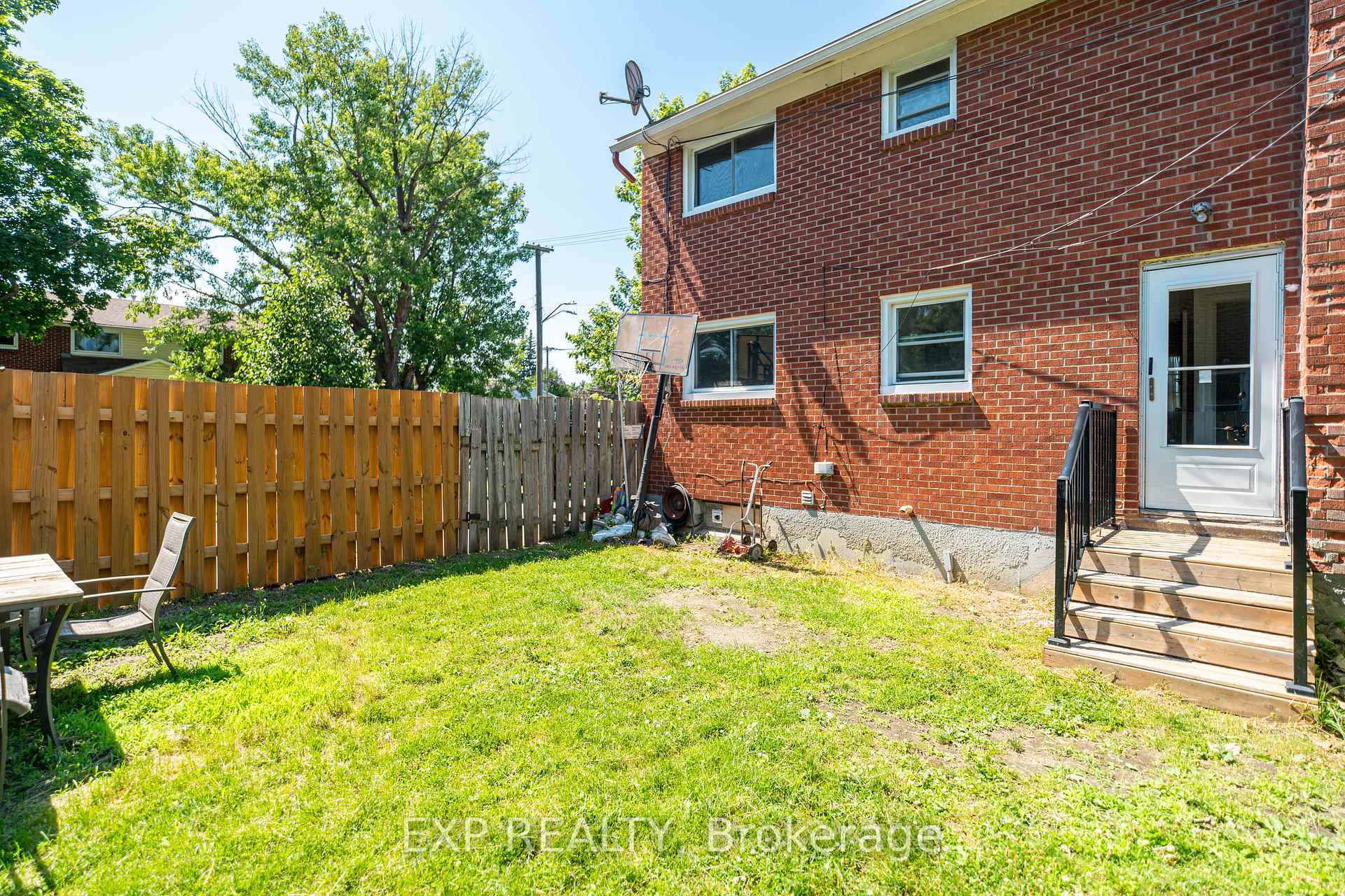 Photo 23 of 829 Borthwick Avenue, Ottawa, Castle Heights/Rideau High — HOMEH