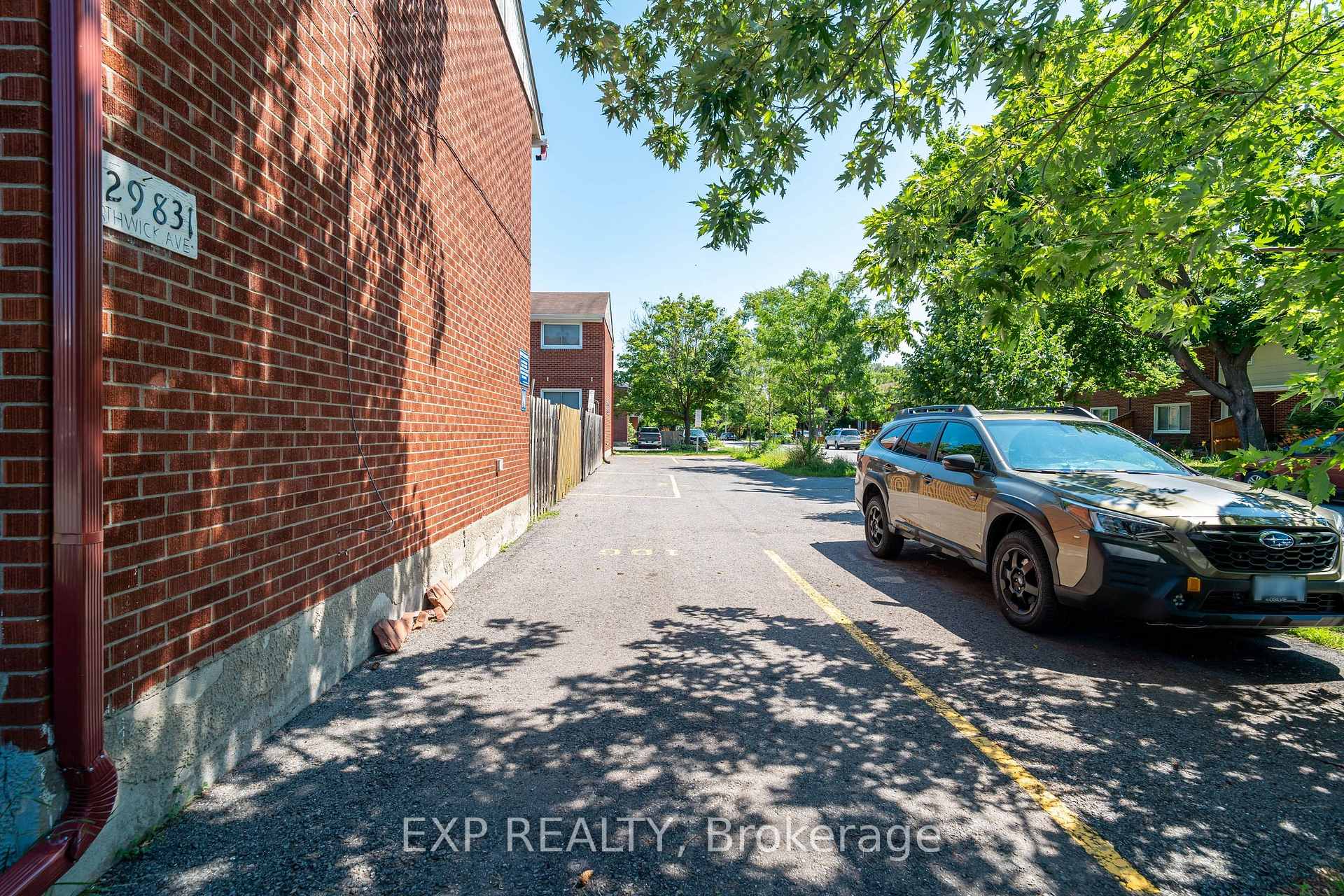 Photo 24 of 829 Borthwick Avenue, Ottawa, Castle Heights/Rideau High — HOMEH