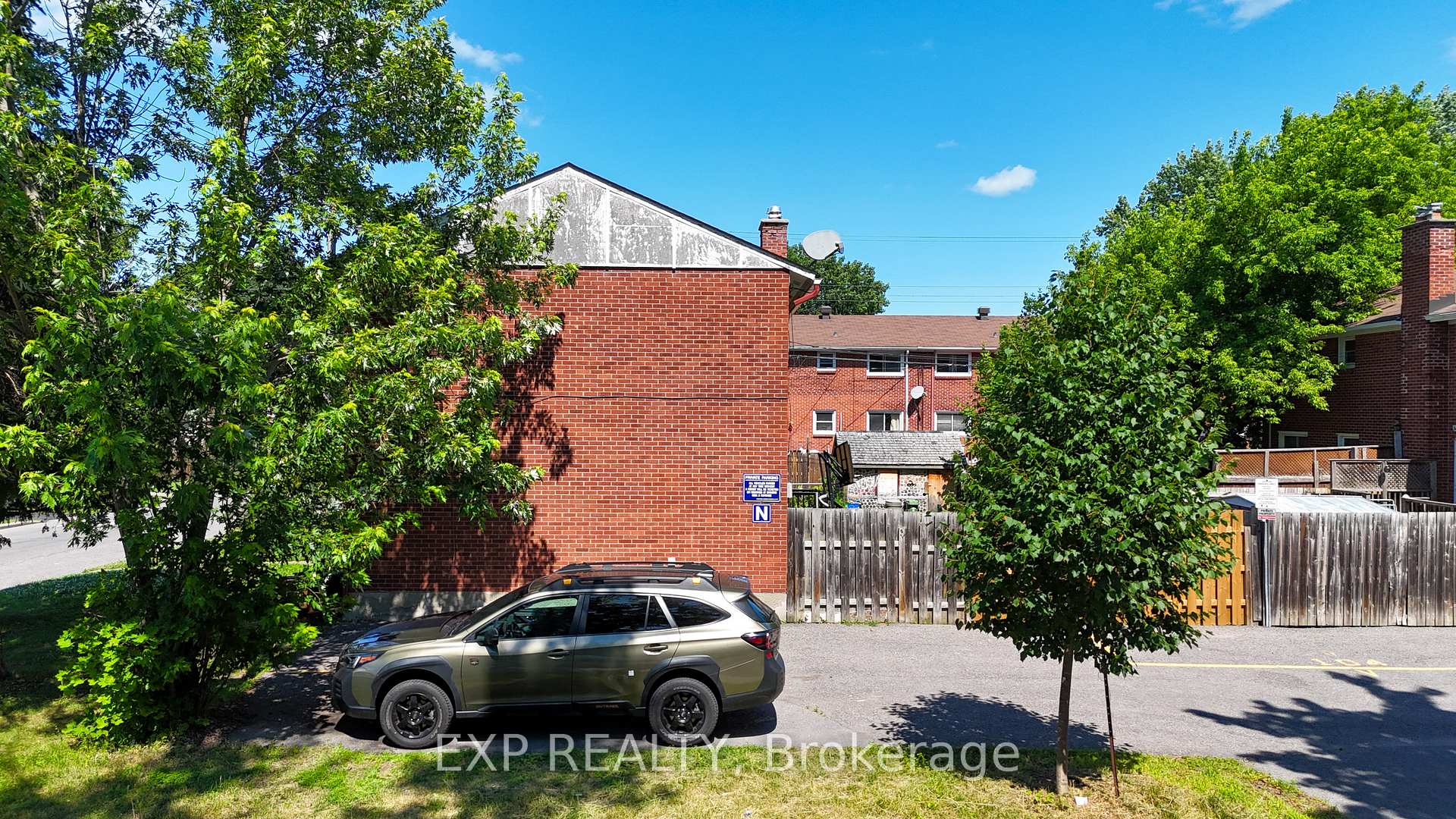 Photo 25 of 829 Borthwick Avenue, Ottawa, Castle Heights/Rideau High — HOMEH