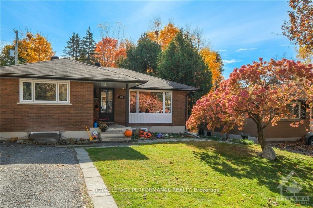 Front of Unit main floor, 926 Charleswood Avenue