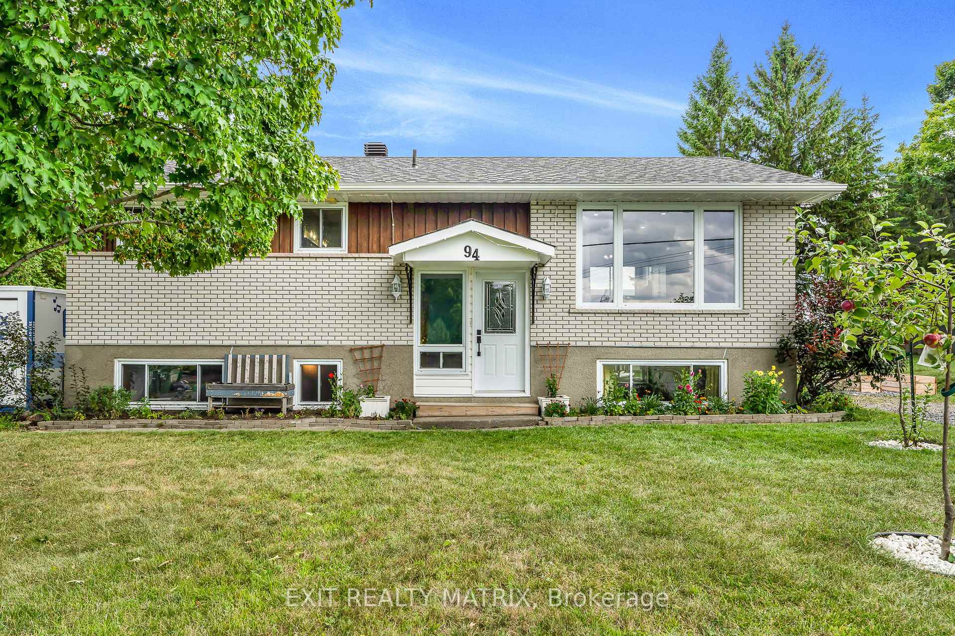 Photo 1 of 94 Peel Street E, North Glengarry, Alexandria — HOMEH