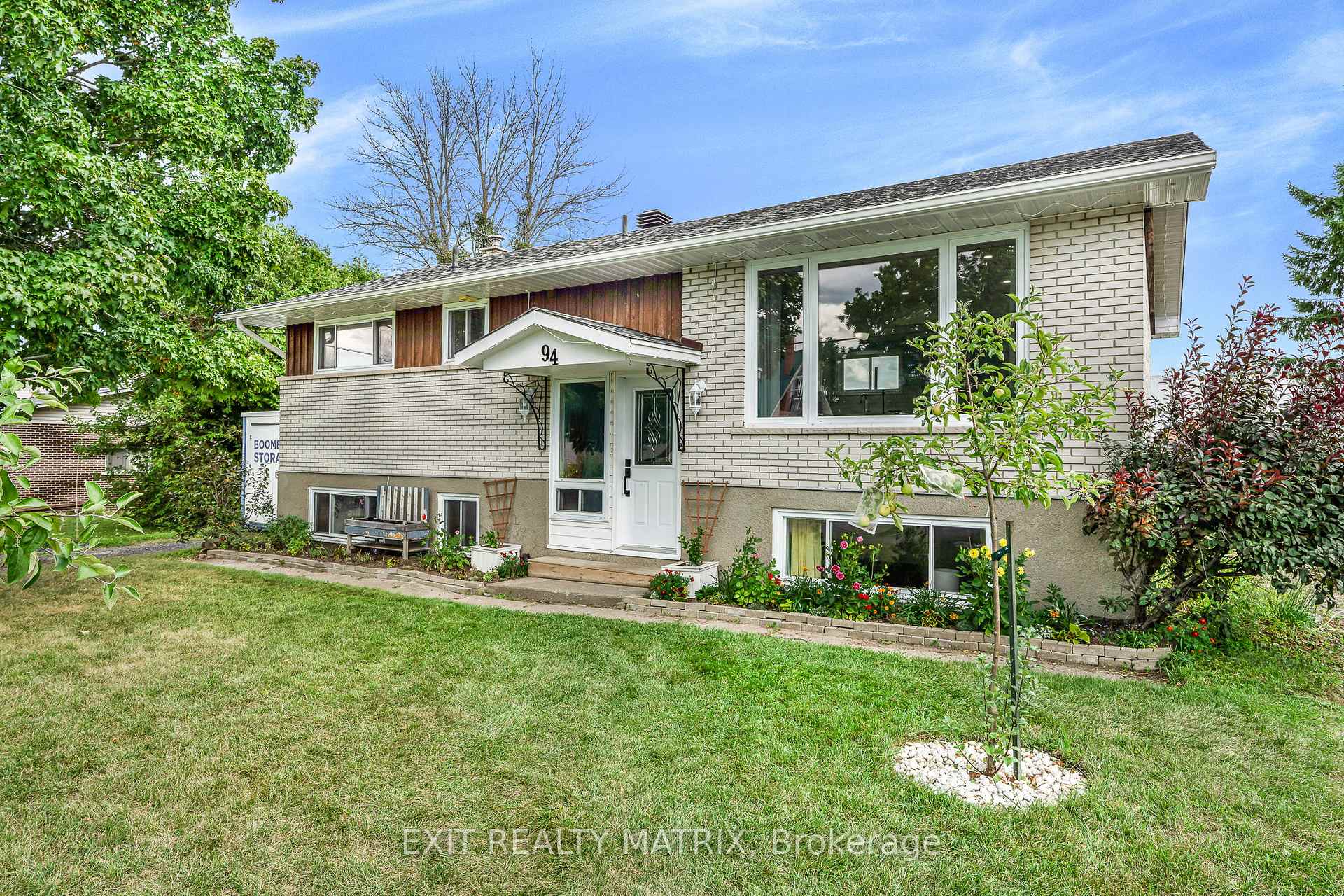 Photo 3 of 94 Peel Street E, North Glengarry, Alexandria — HOMEH