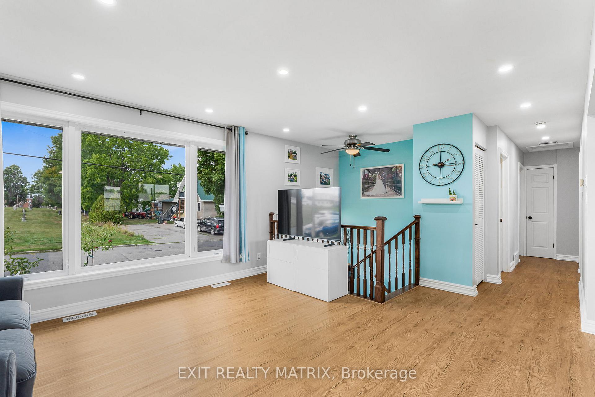 Photo 8 of 94 Peel Street E, North Glengarry, Alexandria — HOMEH