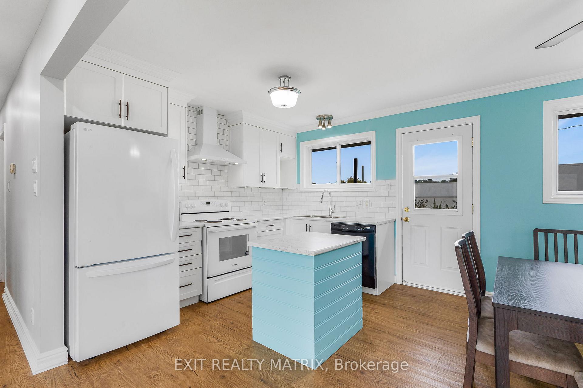 Photo 9 of 94 Peel Street E, North Glengarry, Alexandria — HOMEH
