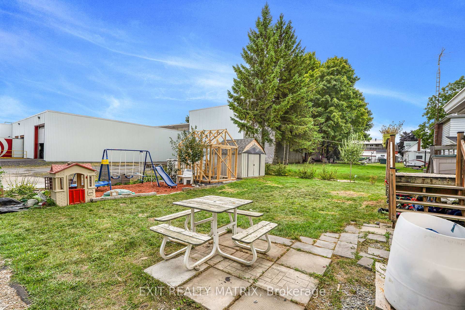 Photo 28 of 94 Peel Street E, North Glengarry, Alexandria — HOMEH