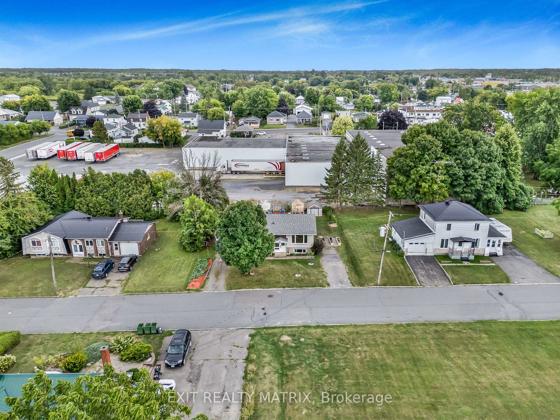 Photo 32 of 94 Peel Street E, North Glengarry, Alexandria — HOMEH