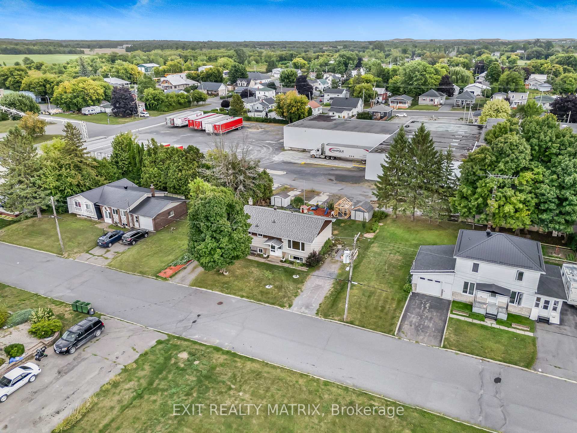 Photo 33 of 94 Peel Street E, North Glengarry, Alexandria — HOMEH